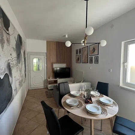 Piljusic Βίλα Debeljak